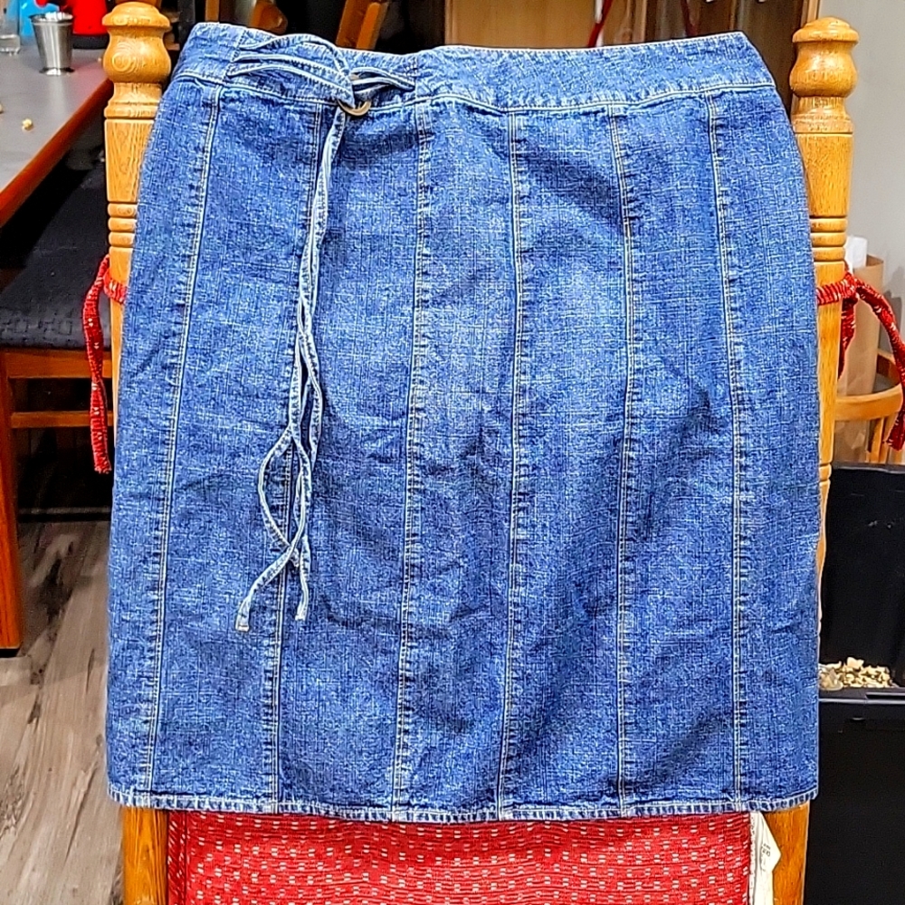 Calvin Klein Denning skirt. Size 6.